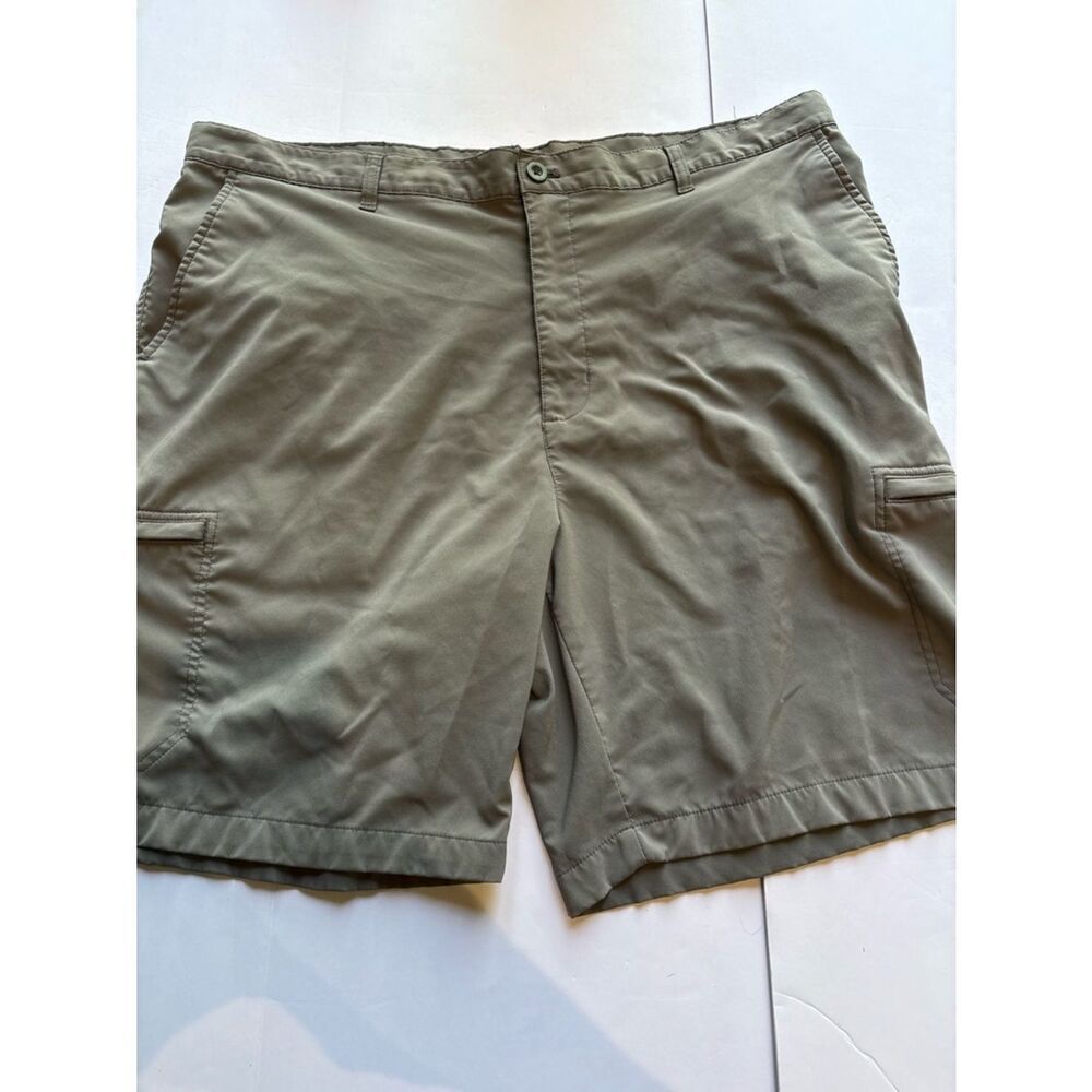 Chaps Men's Olive Green Casual Golf Cargo Shorts Size 40